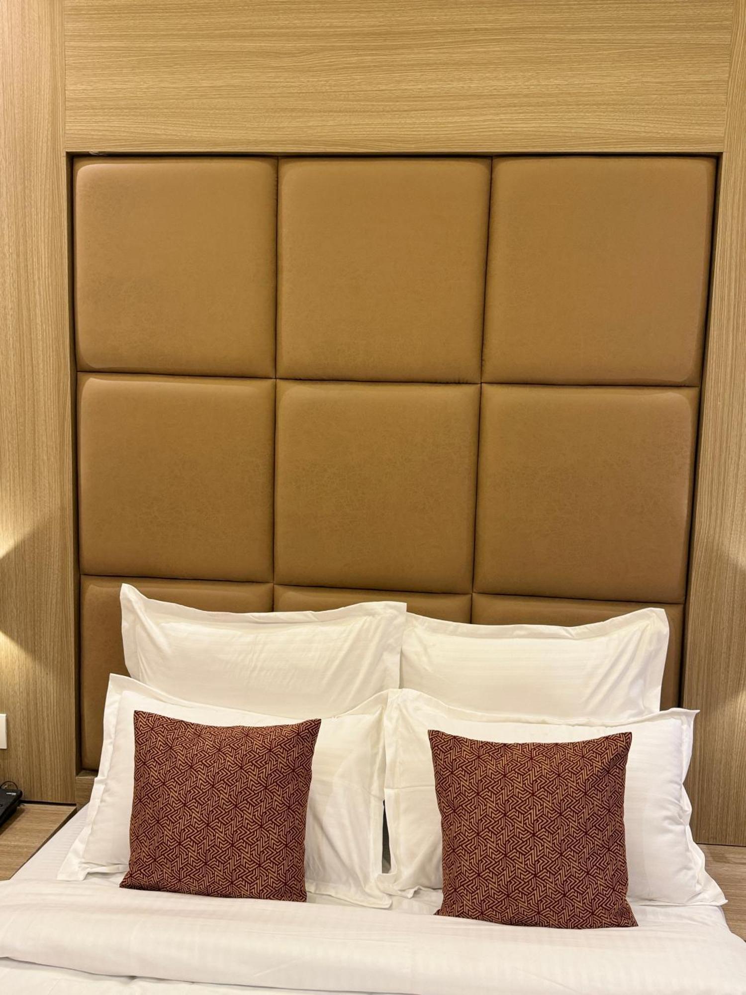 Hotel Bellamont Mumbai Bagian luar foto