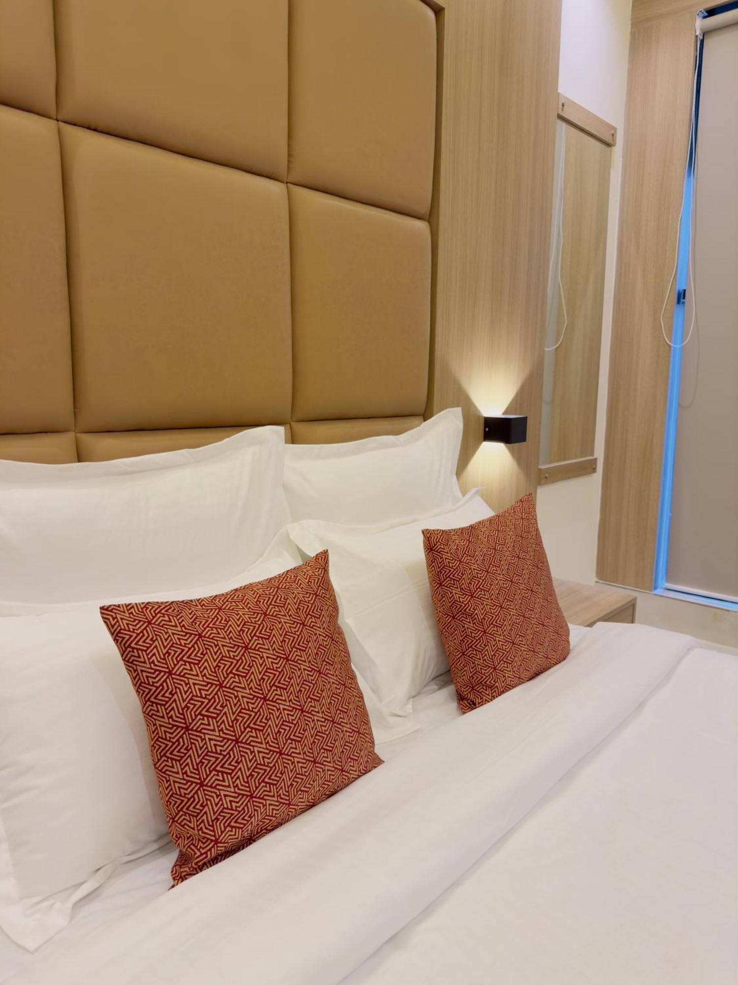 Hotel Bellamont Mumbai Bagian luar foto